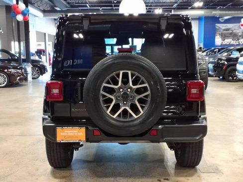 Used 2026 Jeep Wrangler Unlimited Sahara AWD/4WD image 7