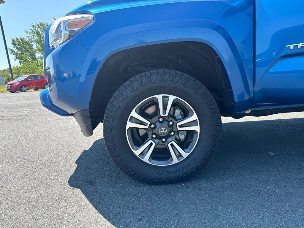 Used 2017 Toyota Tacoma TRD Sport w/ Tow Package RWD image 40