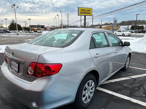 Used 2010 Toyota Corolla LE image 3