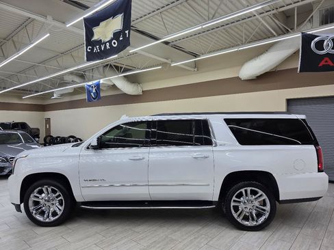 Used 2019 GMC Yukon XL SLT w/ Premium Edition RWD image 9