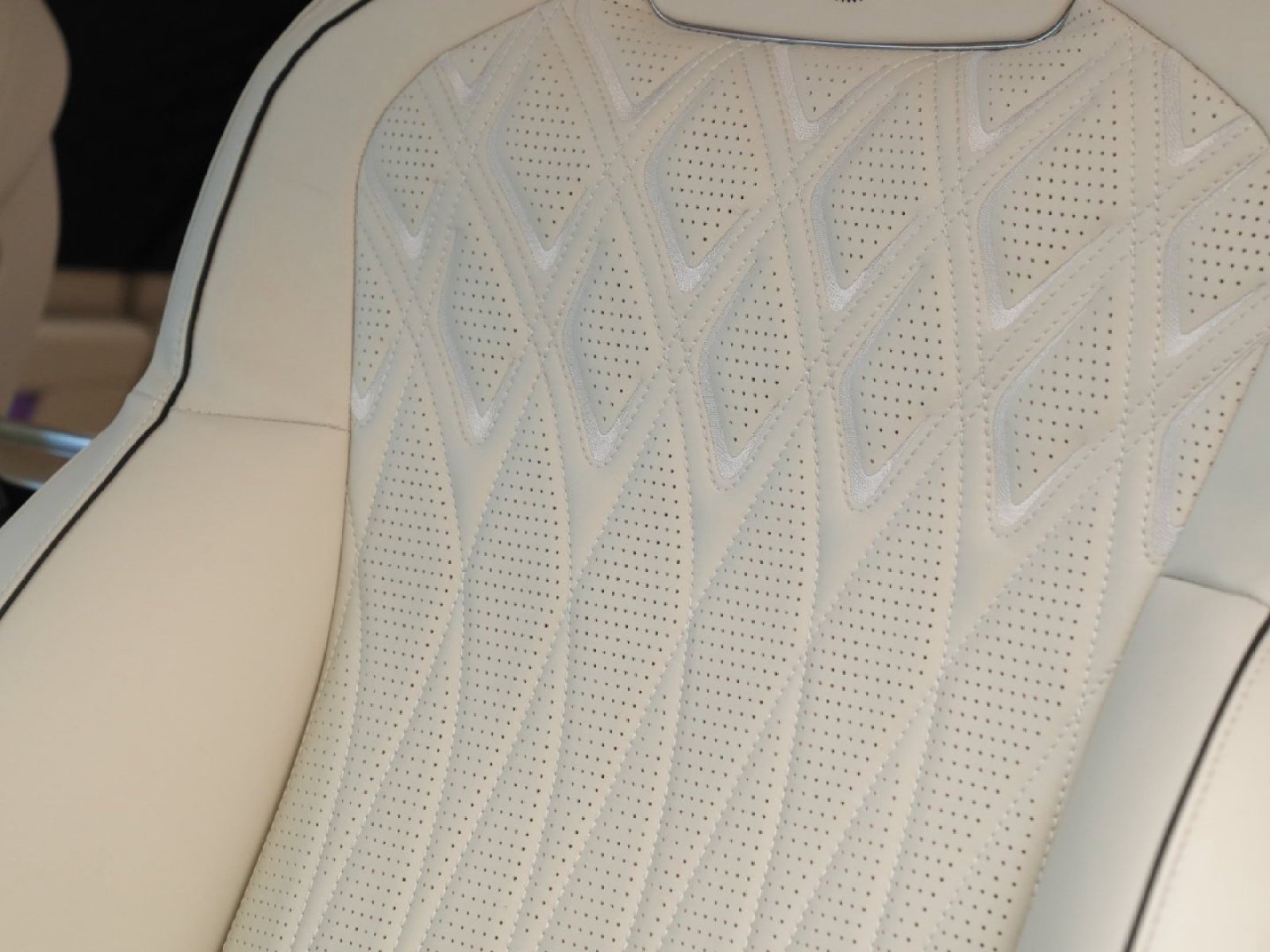 Used 2026 Bentley Flying Spur Azure AWD/4WD image 13