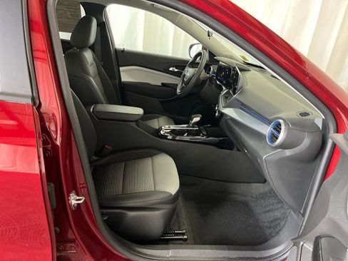 Used 2024 Chevrolet Trax LT FWD image 19