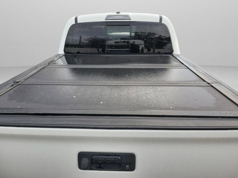 Used 2022 Toyota Tacoma TRD Sport image 9