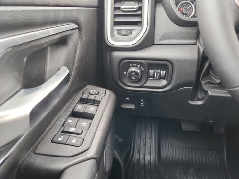 New 2026 RAM 1500 4x4 Crew Cab image 18