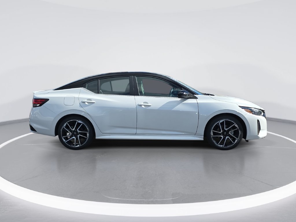 Used 2024 Nissan Sentra SR FWD image 2