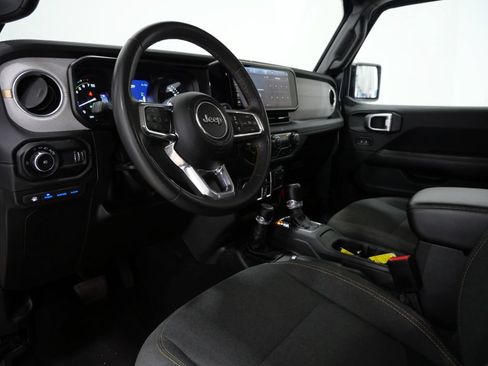 Used 2024 Jeep Wrangler Unlimited Sahara AWD/4WD image 12