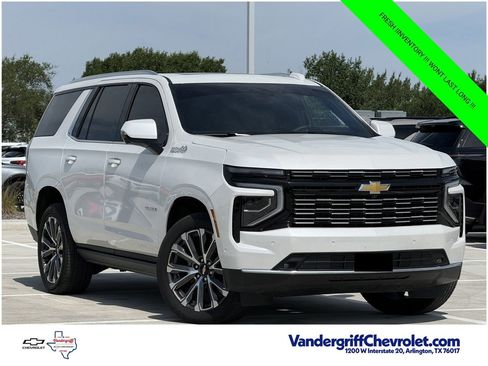 Used 2025 Chevrolet Tahoe High Country RWD image 2