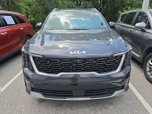 Certified 2025 Kia Sorento SX FWD image 2