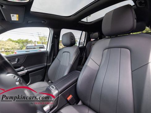 Used 2023 Mercedes-Benz GLB 250 4MATIC w/ Premium Package image 21