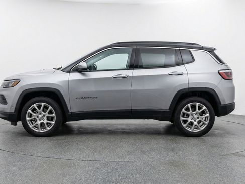Used 2025 Jeep Compass Limited AWD/4WD image 5