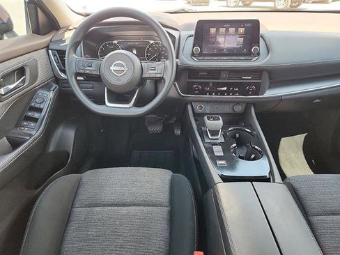 Used 2023 Nissan Rogue SV image 10