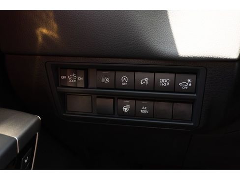 Used 2026 Toyota Tundra Limited AWD/4WD image 27