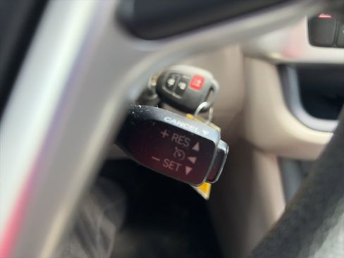 Used 2016 Toyota Highlander LE image 18