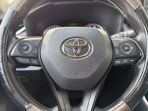 Used 2021 Toyota RAV4 XLE AWD/4WD image 8