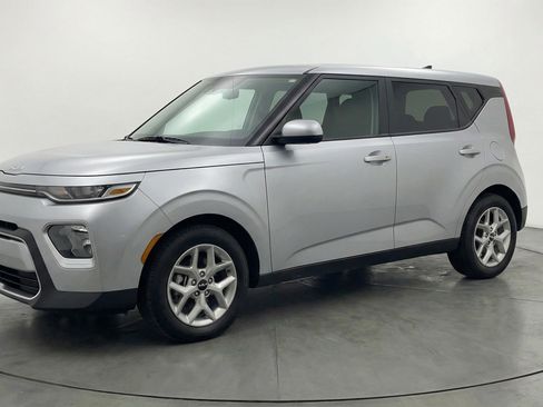 Used 2025 Kia Soul LX w/ LX Technology Package FWD image 3