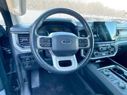 Used 2022 Ford Expedition Max XLT image 12