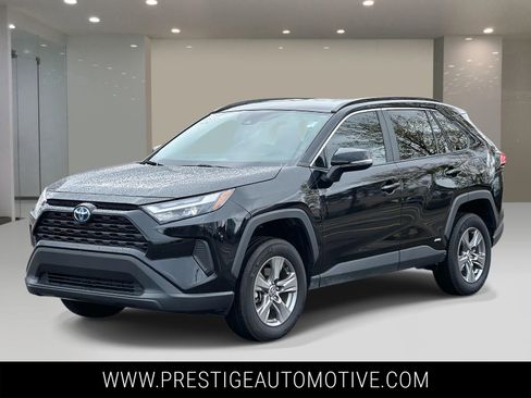 Used 2024 Toyota RAV4 XLE image 1
