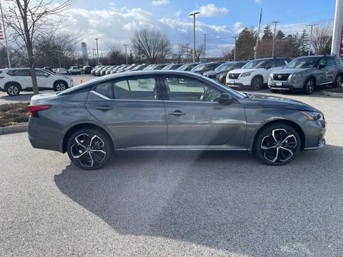 New 2025 Nissan Altima 2.5 SR image 4