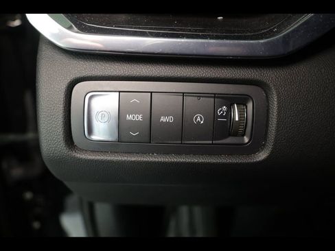 Used 2025 GMC Acadia Elevation image 13