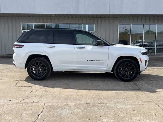 Used 2025 Jeep Grand Cherokee Summit AWD/4WD image 2