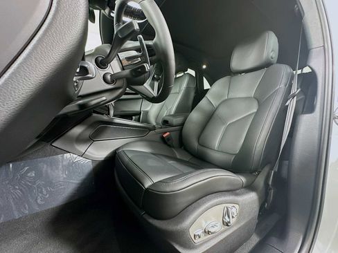 New 2026 Porsche Macan image 5