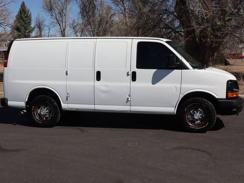 Used 2016 Chevrolet Express 2500 image 3