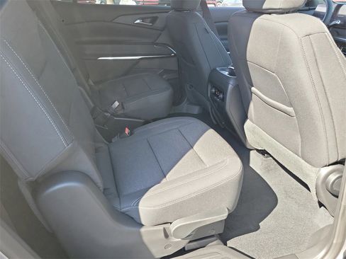 New 2026 Chevrolet Traverse LT image 17