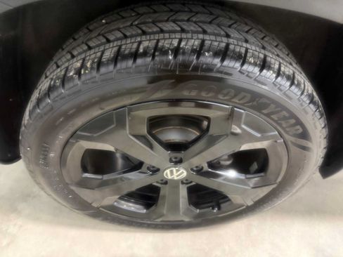 Certified 2025 Volkswagen Taos SEL w/ Black Wheel Plus Package AWD/4WD image 13