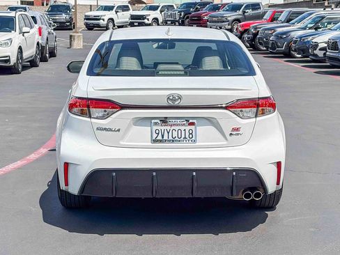 Used 2026 Toyota Corolla SE FWD image 3