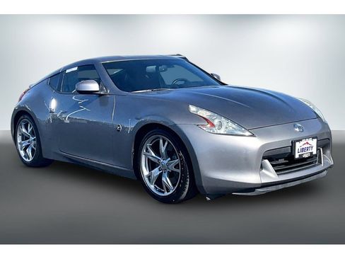 Used 2009 Nissan 370Z Touring w/ Sport Pkg RWD image 3