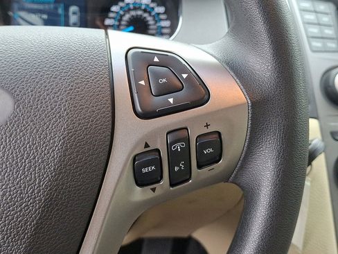 Used 2017 Ford Taurus SE image 21