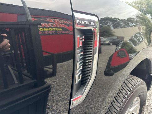 Used 2022 Ford F250 Platinum image 12