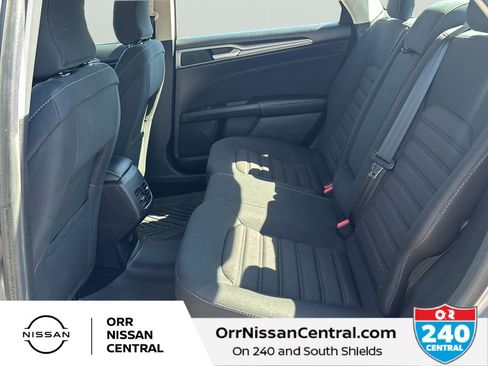 Used 2018 Ford Fusion SE w/ Fusion SE Technology Package FWD image 15