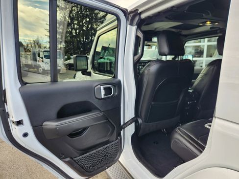 Used 2019 Jeep Wrangler Unlimited Sahara w/ Dual Top Group image 37