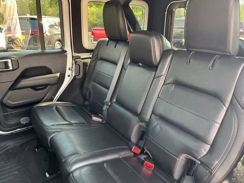 Used 2020 Jeep Wrangler Unlimited Sahara AWD/4WD image 19