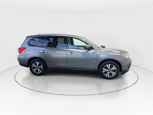 Used 2018 Nissan Pathfinder SL image 9