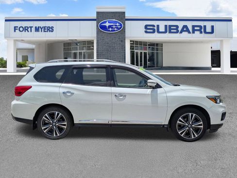Used 2018 Nissan Pathfinder Platinum FWD image 4