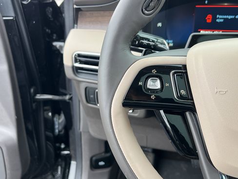 Used 2023 Lincoln Corsair Reserve w/ Equipment Group 202A image 33