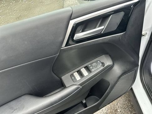 Used 2024 Mitsubishi Outlander SE AWD/4WD image 17