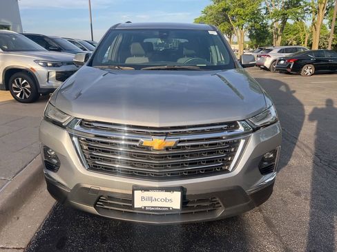 Used 2023 Chevrolet Traverse LT FWD image 9