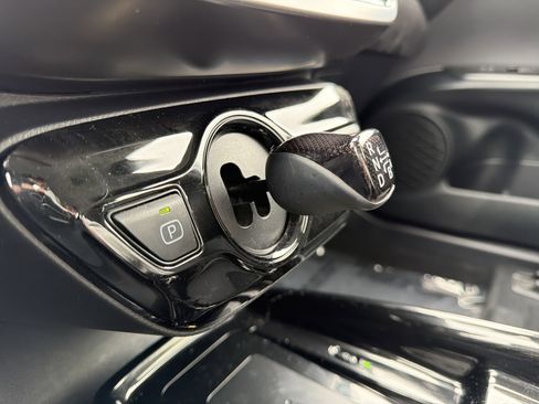 Used 2021 Toyota Prius LE image 30