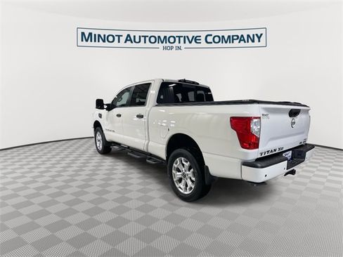 Used 2023 Nissan Titan SV w/ SV Convenience Package image 6