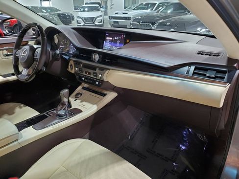 Used 2017 Lexus ES 350 w/ Premium Package FWD image 15