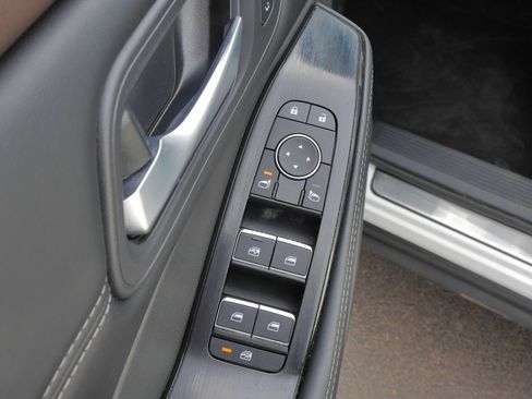 Used 2023 Nissan Rogue SL w/ SL Premium Package image 22