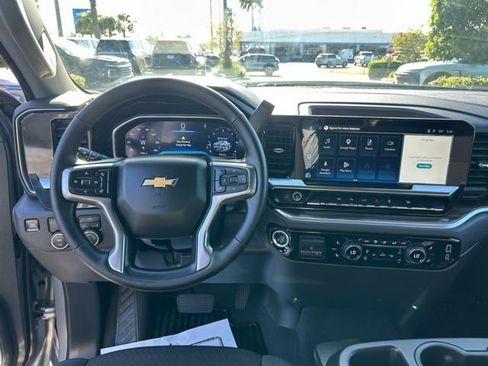 Used 2025 Chevrolet Silverado 1500 LT image 17