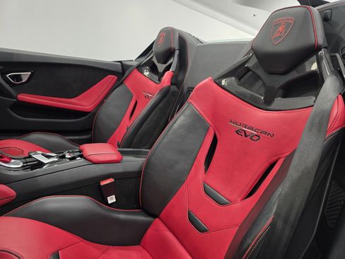 Used 2022 Lamborghini Huracan EVO RWD image 8