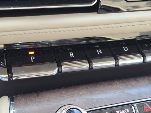 Used 2020 Lincoln Aviator Reserve RWD image 14