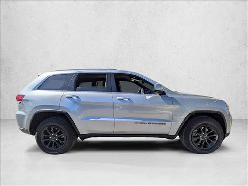 Used 2021 Jeep Grand Cherokee Laredo image 4