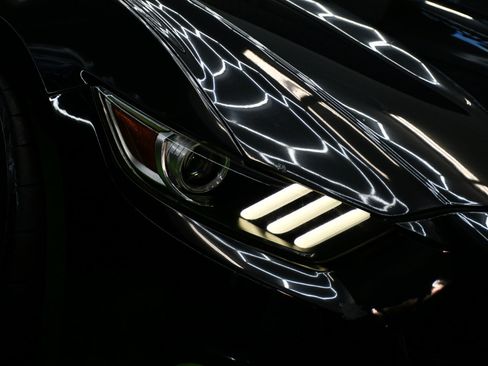 Used 2015 Ford Mustang Coupe image 10