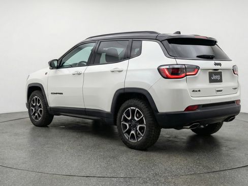 Used 2025 Jeep Compass Trailhawk AWD/4WD image 6